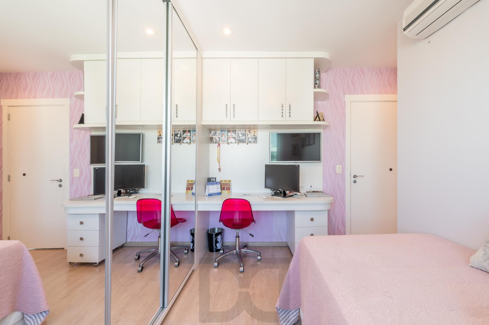 Apartamento com 204m², 3 dorm, 5 vagas no Petrópolis — foto 40
