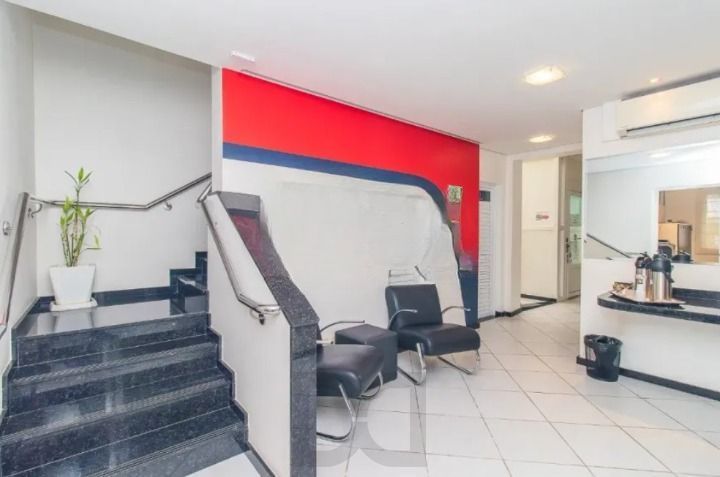 Excelente oportunidade para empresas e investidores! Prédio comercial moderno, amplo e muito bem localizado no bairro Menino Deus, oferecendo estrutura completa para diferentes tipos de negócios. — foto 23