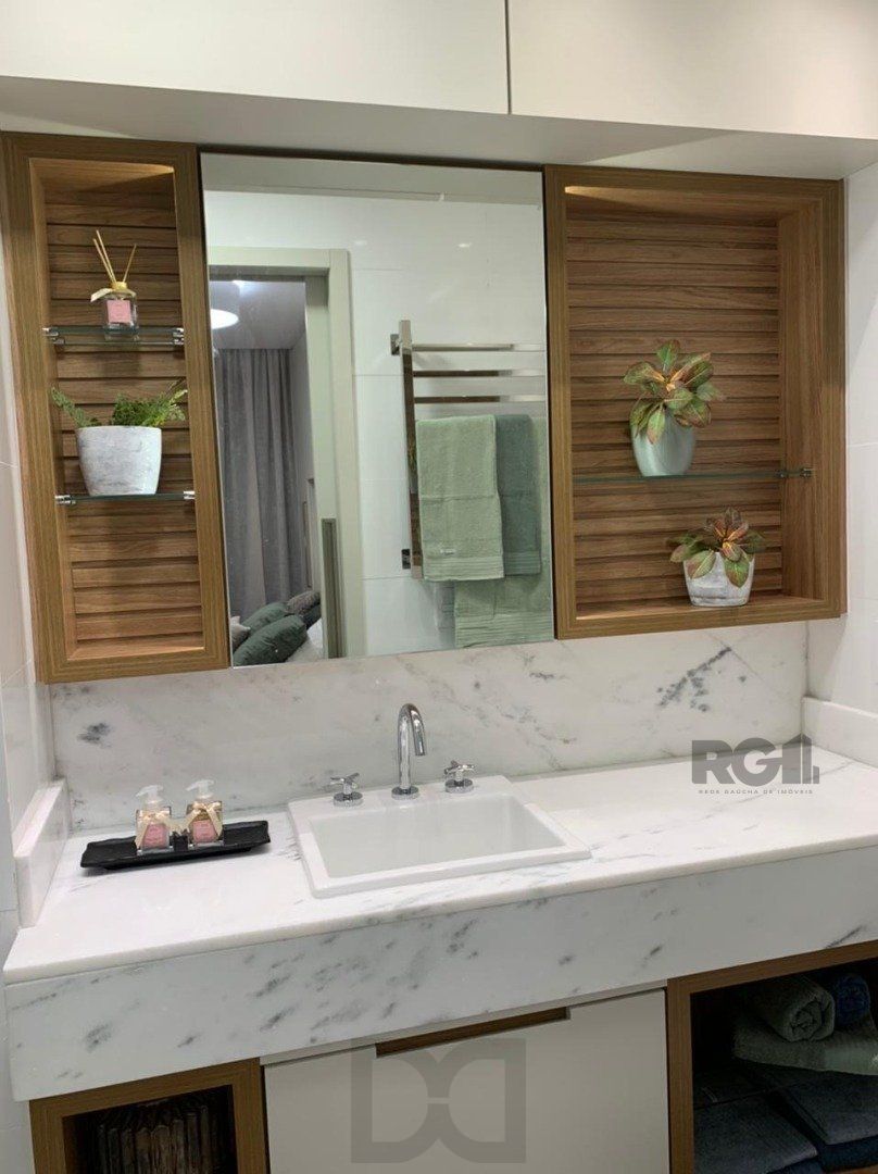 Apartamento belíssimo de 02 dormitórios com garagem coberta. — foto 10