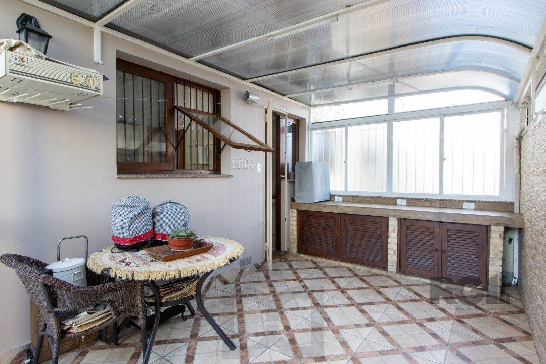 Apartamento Garden de 3 dormitórios, 1 suite e 1 vaga coberta no bairro Cristal. — foto 24