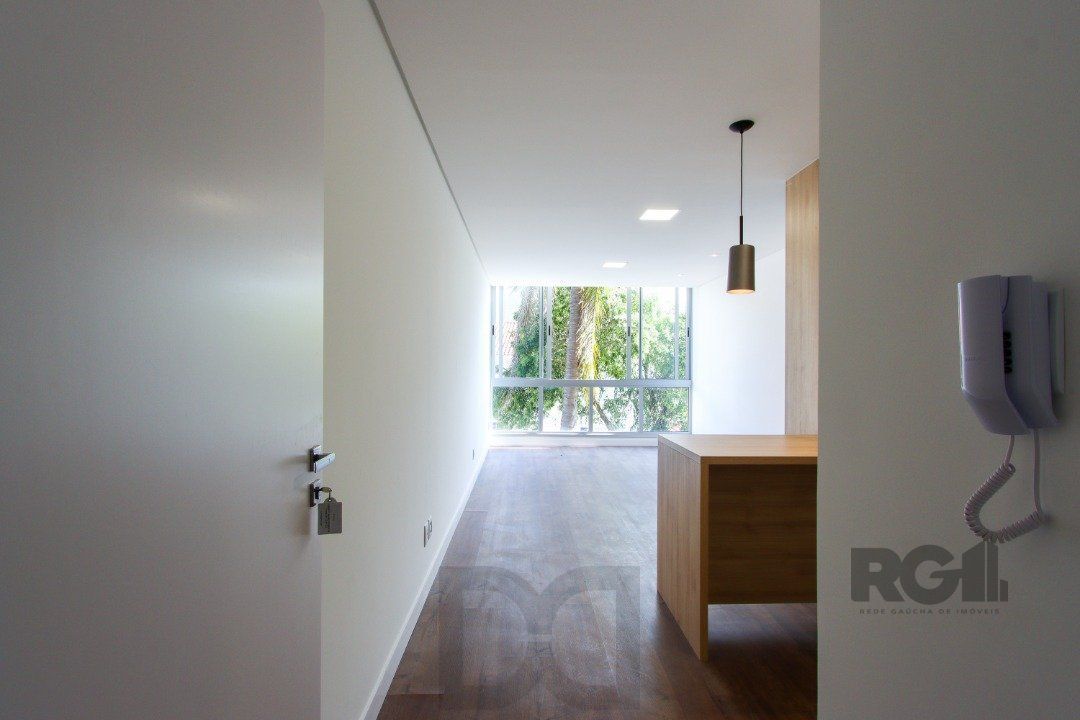 Apartamento em Porto Alegre no Bairro Petrópolis, de 2 quartos, GARDEN , semi mobiliado — foto 2