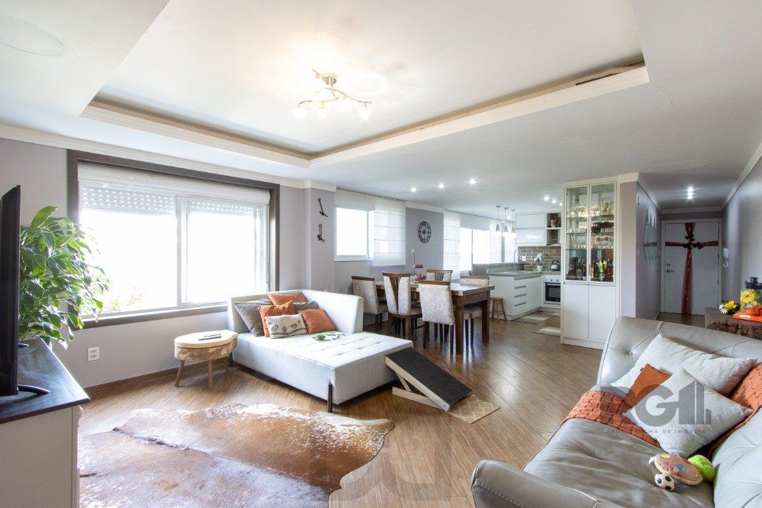 Apartamento reformado de 124m² privativos- 3 dormitórios sendo 1 suíte no bairro Medianeira — foto 2
