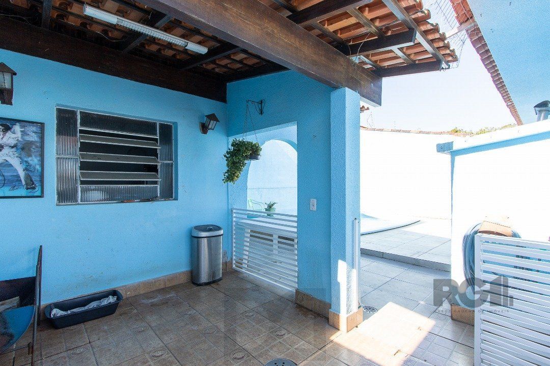 Casa térrea, com 3 dormitórios, 1 suíte, no bairro Ipanema. — foto 36