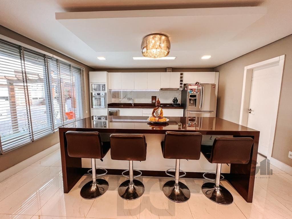 Excelente residência com aproximadamente 242m² privativos, — foto 24