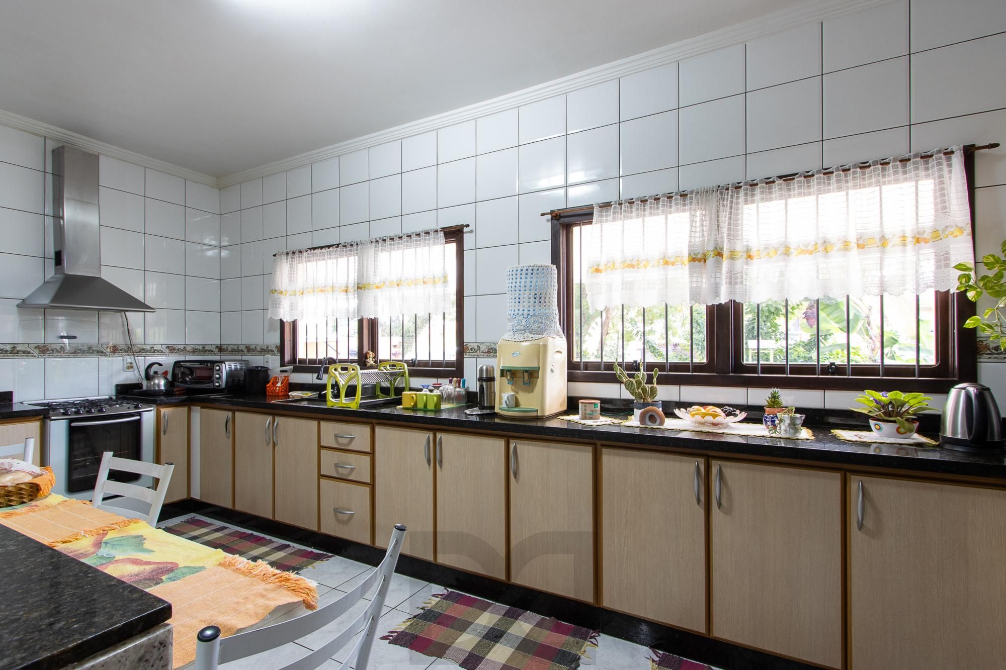 Casa Residencial ou Comercial, com 3 quartos (1 suite), 229m² privativos - Bairro Tristeza — foto 10