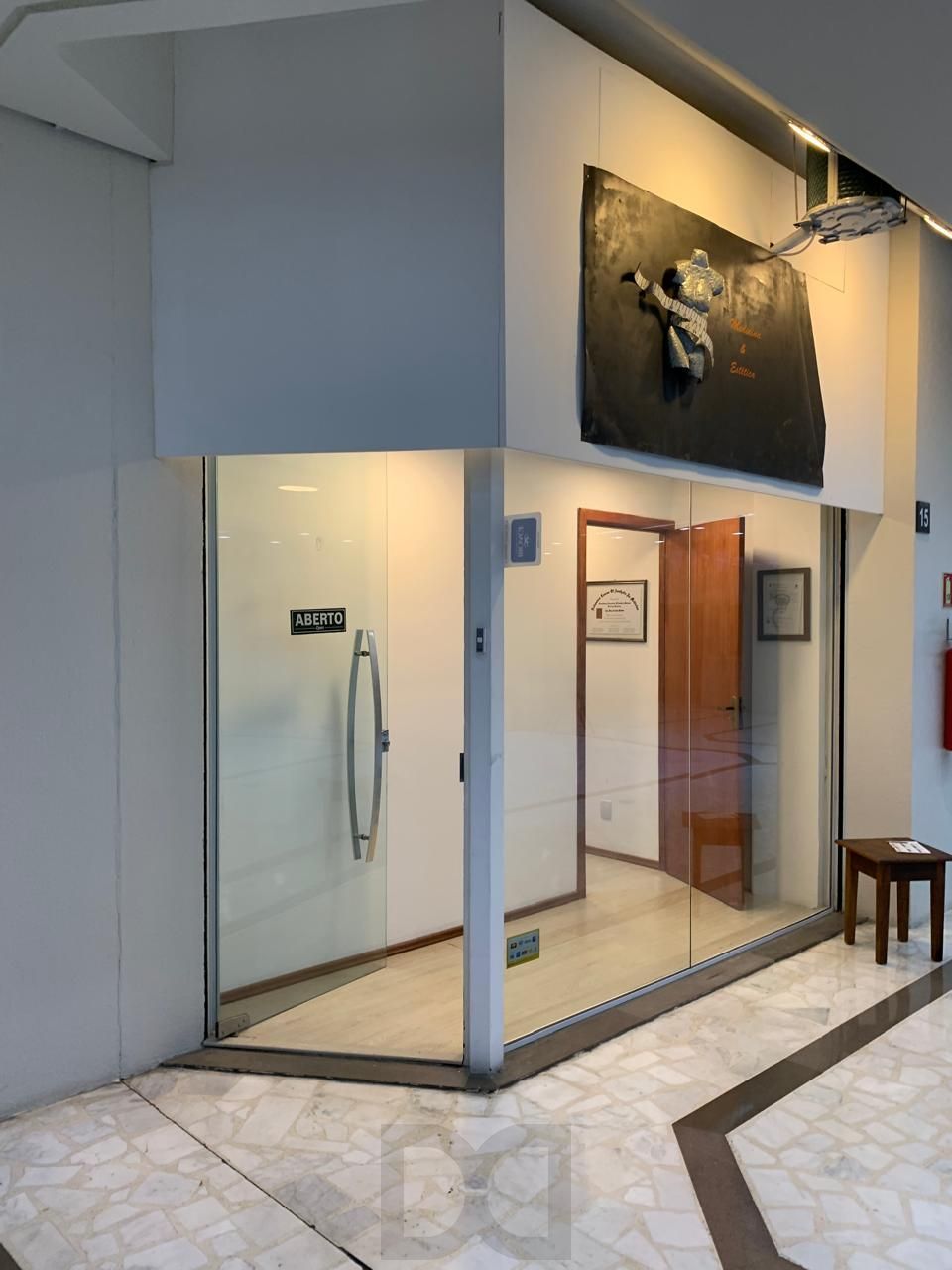Loja térrea na Galeria Dr. Florêncio Ygartua - Bairro Moinhos de Vento — foto 16
