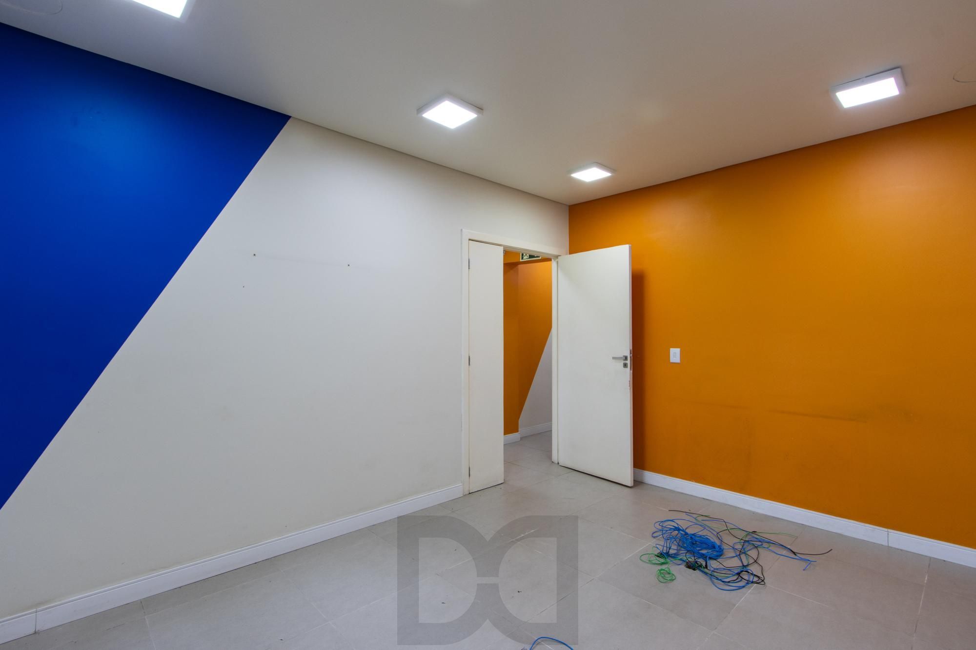 Casa Comercial 2 pisos - Excelente localização e Grande Visibilidade no Bairro Menino Deus - Ideal p/ Clínicas, escolas ou escritórios. — foto 20