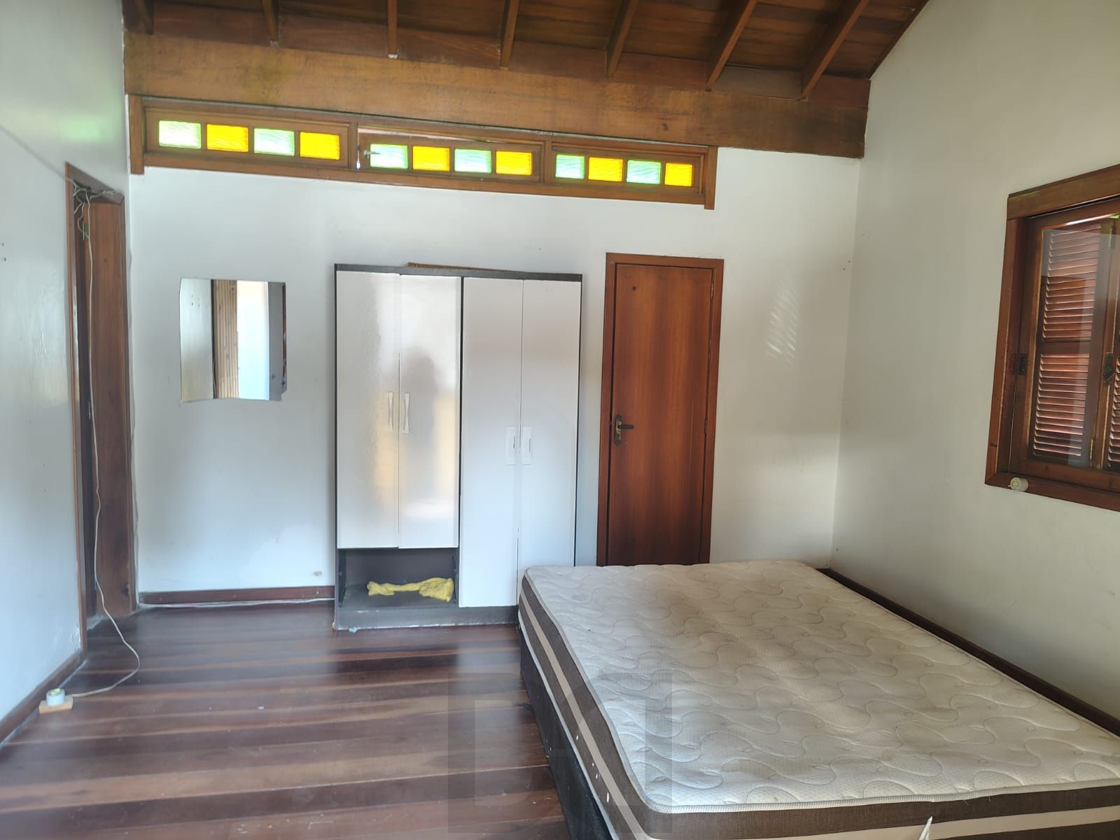 Casa de 4 dormitórios, 1 suíte e 4 vagas de garagem no bairro Cavalhada. — foto 31