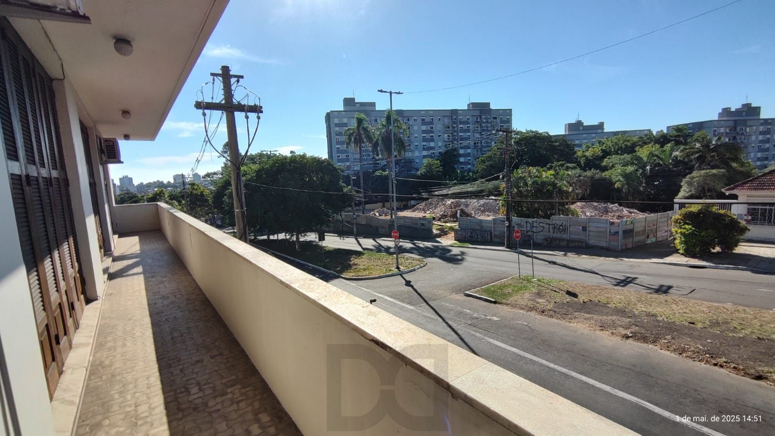 Apartamento de 4 dormitórios, 2 suítes, sacada, living para 2 ambientes bem amplo. — foto 11