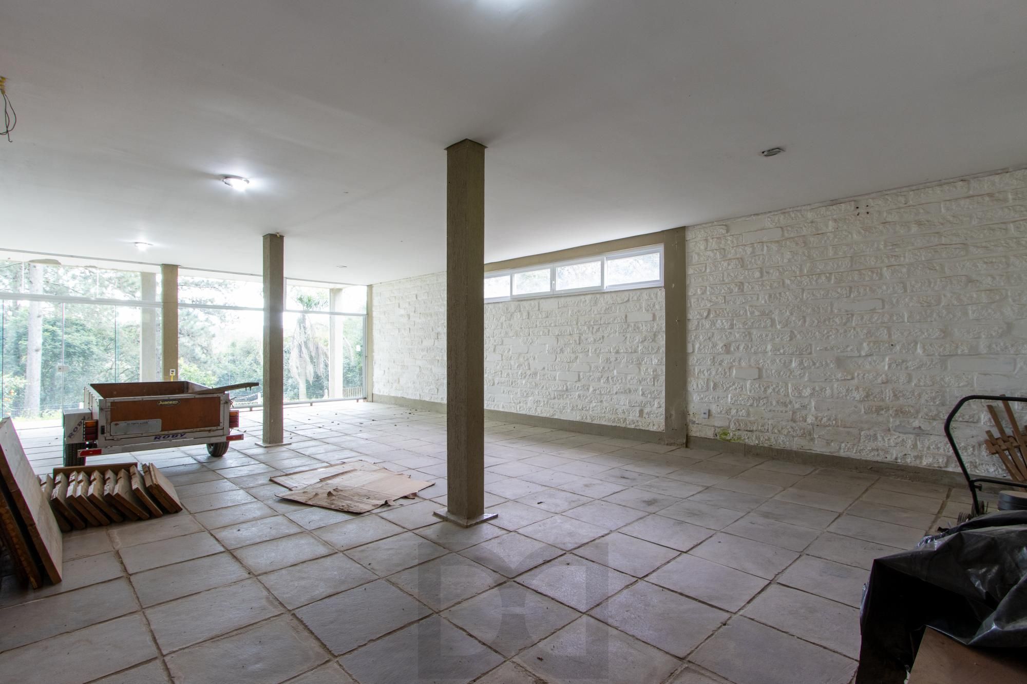 Casa de alvenaria, com 3 dormitórios, 1 suíte, living, cozinha, lavanderia, churrasqueira, banheiro social, pátio e 4 vagas de garagem. — foto 41