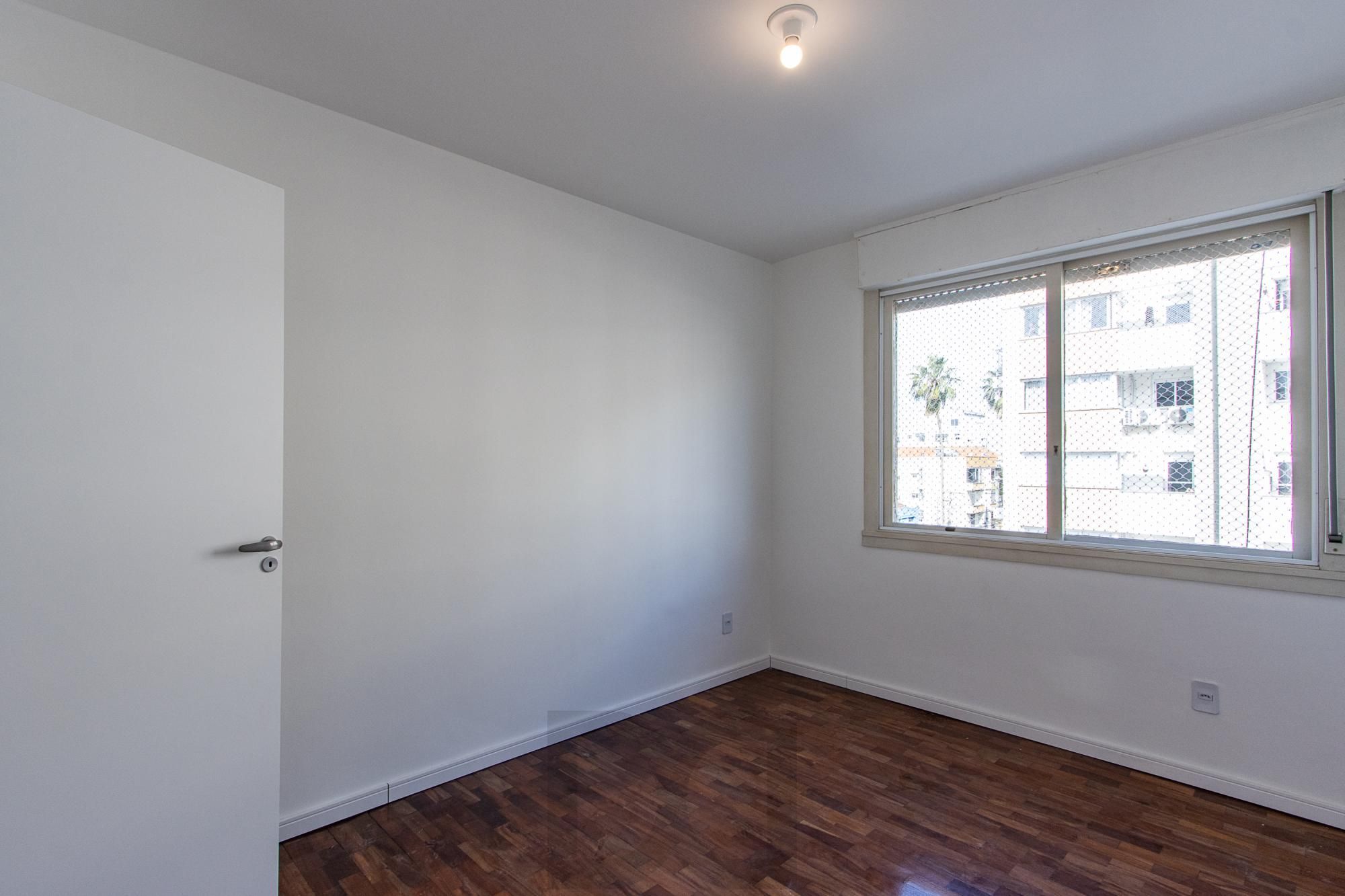 Apartamento no Menino Deus com 2 dormitórios e garagem — foto 15