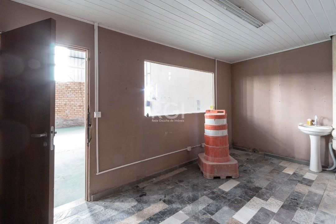 Pavilhão com área construída de cerca de 900m² — foto 20