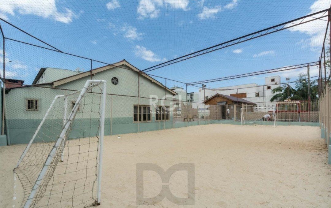 Apartamento de 2 dormitórios, 1 vaga, no bairro Camaqua. — foto 17