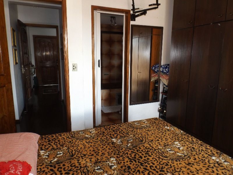 Casa para Venda - 250m², 3 dormitórios, sendo 3 suites, 7 vagas - Medianeira — foto 17