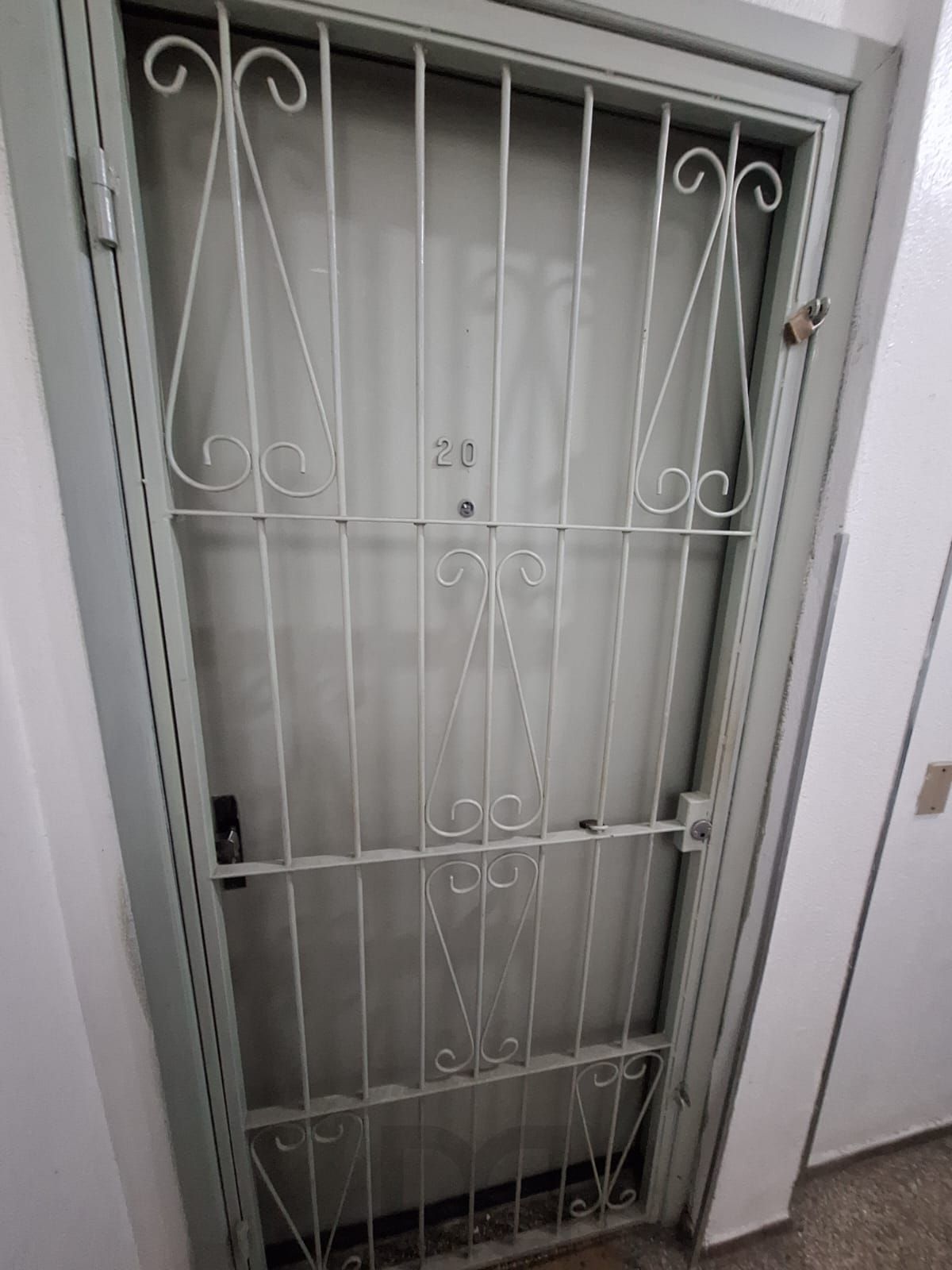 Sala vendido em conjunto com o predio — foto 1