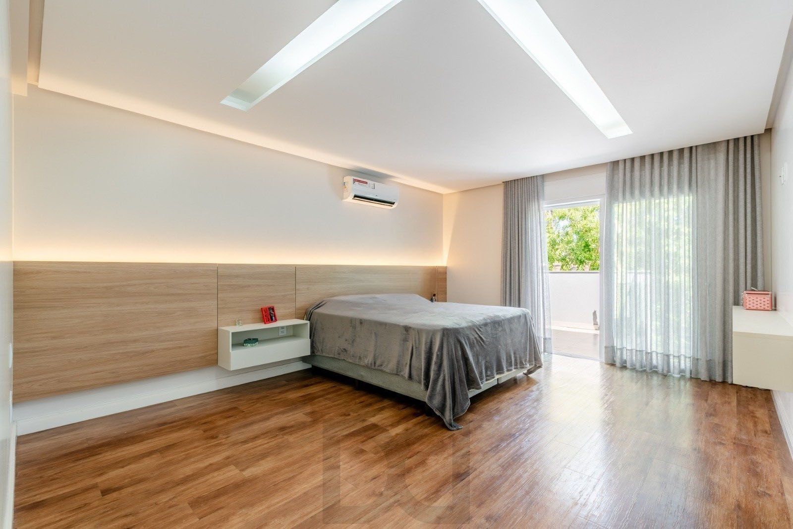 Casa em Condomínio com 228m² e 3 dormitórios, 1 suíte, 3 vagas no bairro Sarandi — foto 23