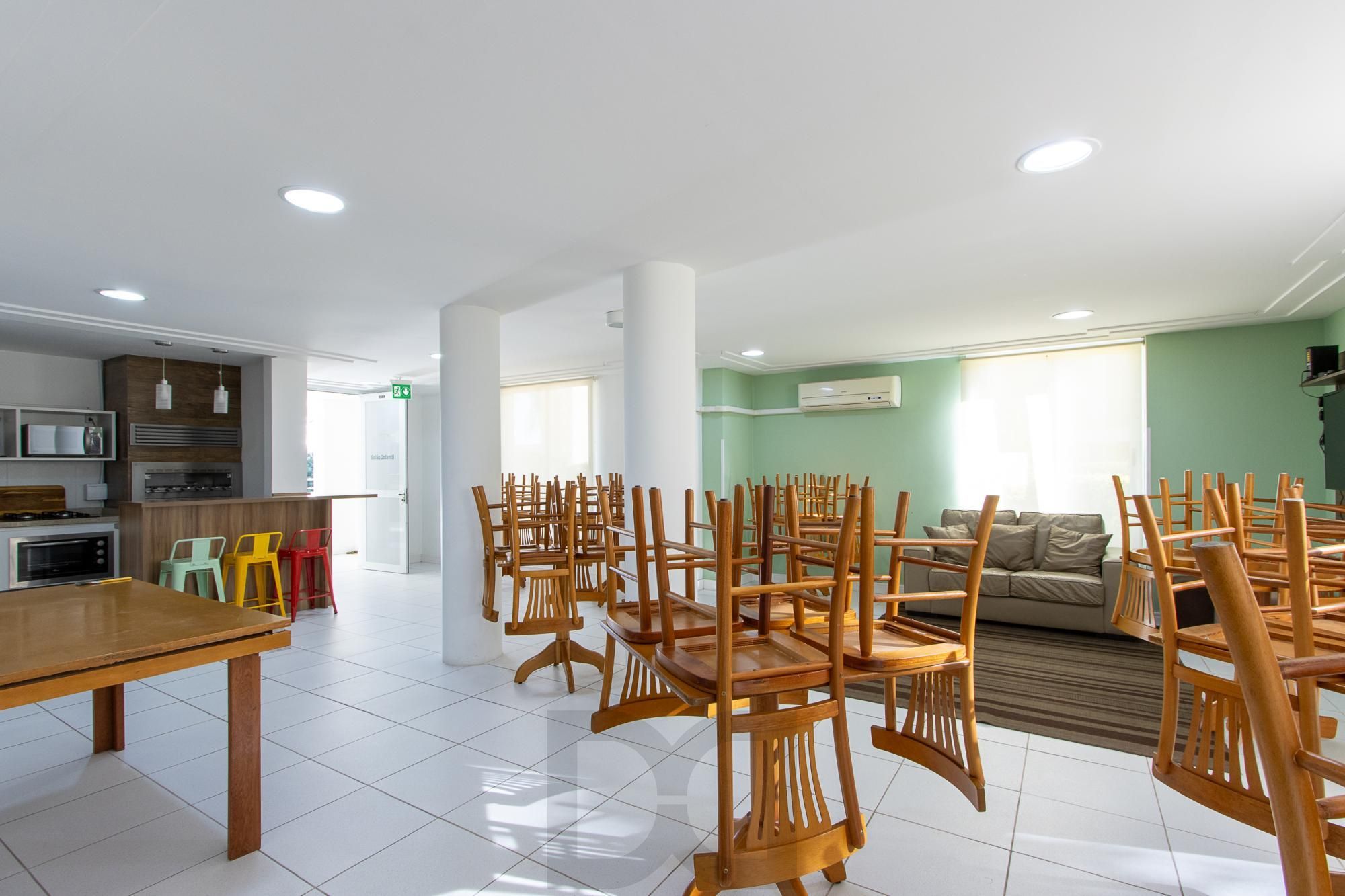 Apartamento, 2 dormitórios e 1 vaga, bairro Jardim Carvalho. — foto 47