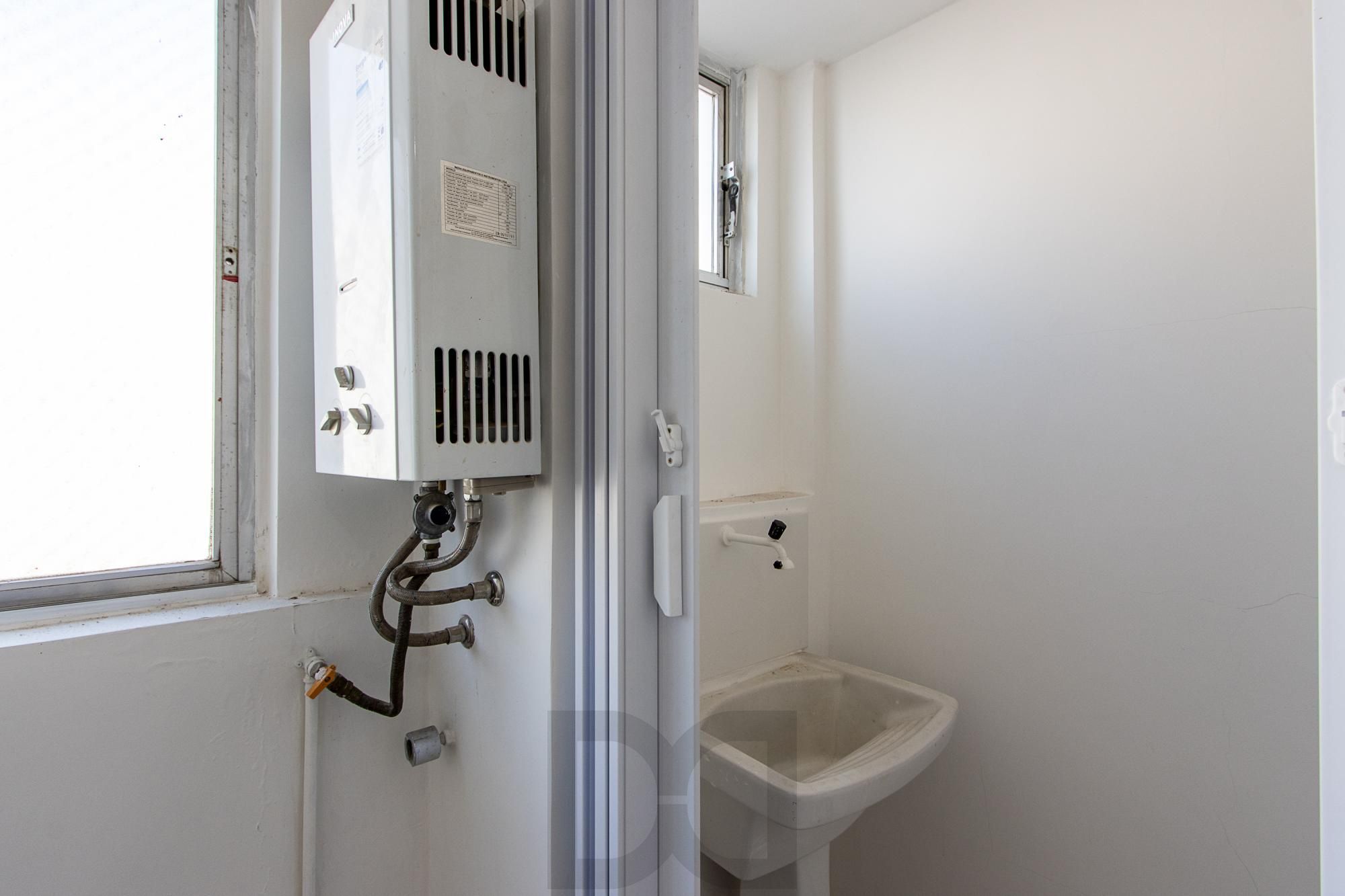 Apartamento no Menino Deus com 2 dormitórios e garagem — foto 10