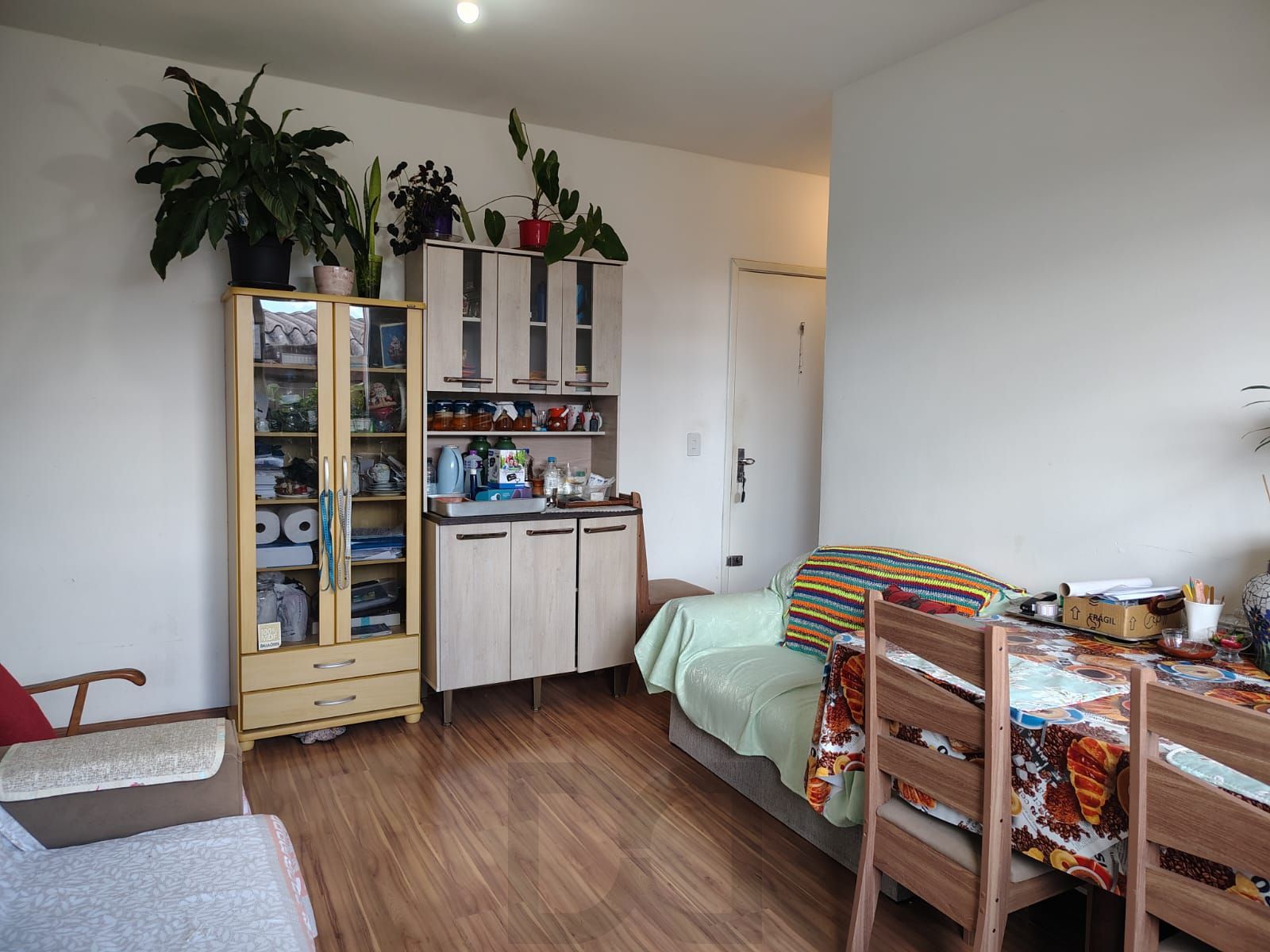 Apartamento de 2 dormitórios, 2 banheiros e 1 vaga no bairro Cristal. — foto 6