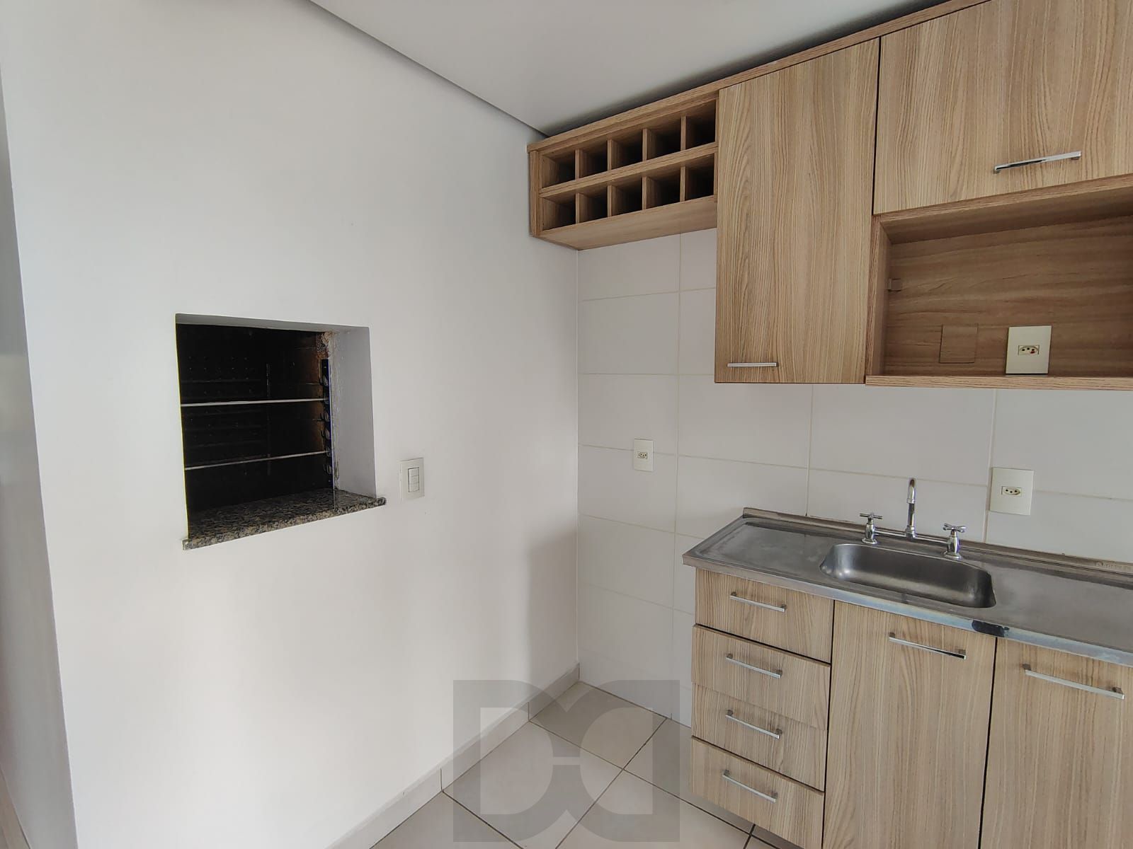 Apartamento de 2 dormitórios, living, cozinha planejada, área de serviço, banheiro social e 1 vaga de garagem escriturada. — foto 5