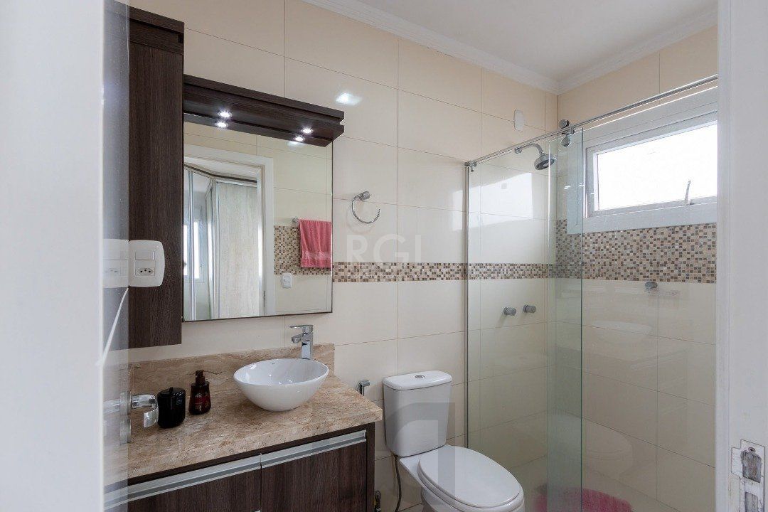 Casa para Venda - 377m², 4 dormitórios, sendo 3 suites, 3 vagas - Guarujá — foto 45