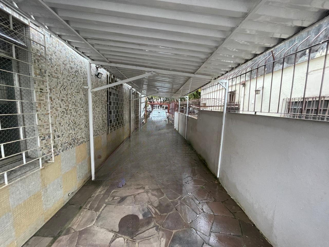 Terreno amplo com 690m², com duas casas construídas para moradia ou investyirdores!! — foto 17