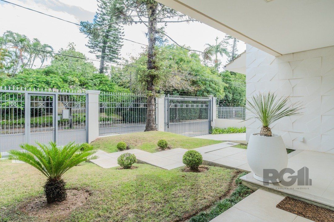 Casa semimobiliada e possui 3 suítes (sendo 1 delas master com closet e hidro) — foto 56