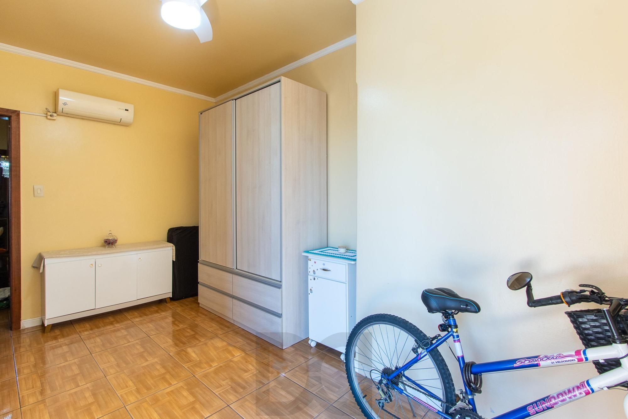 Apartamento de 2 dormitórios no bairro Medianeira. — foto 24