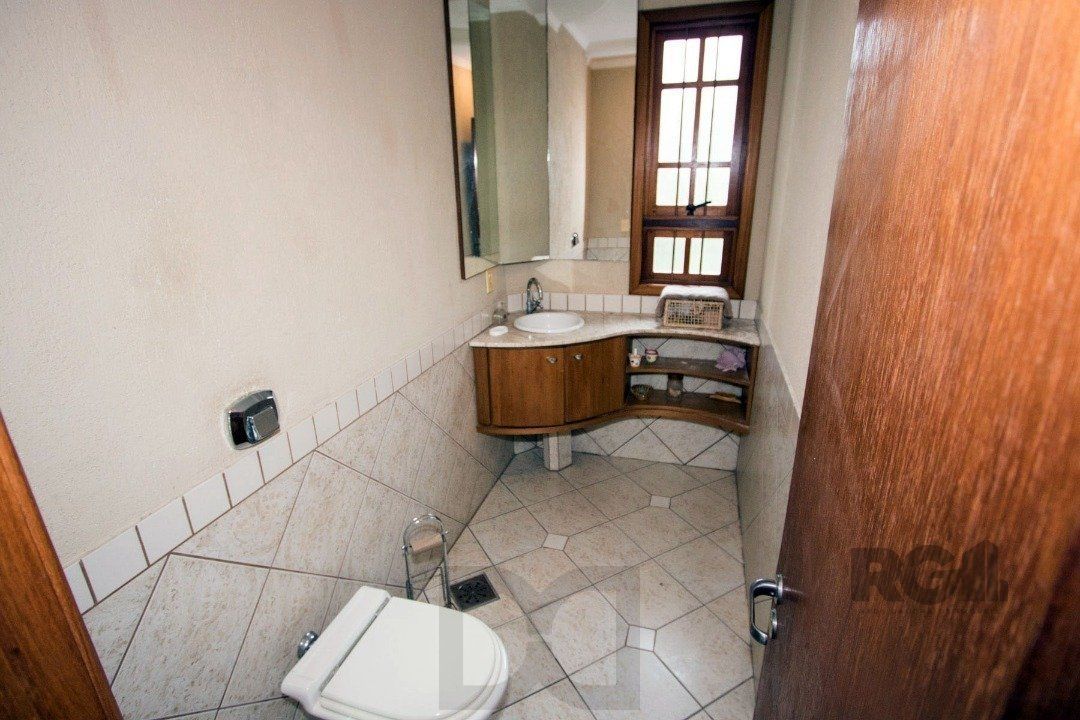Sobrado com 6 suites, lareira, lavabo, pátio - Bairro Belém Velho — foto 6