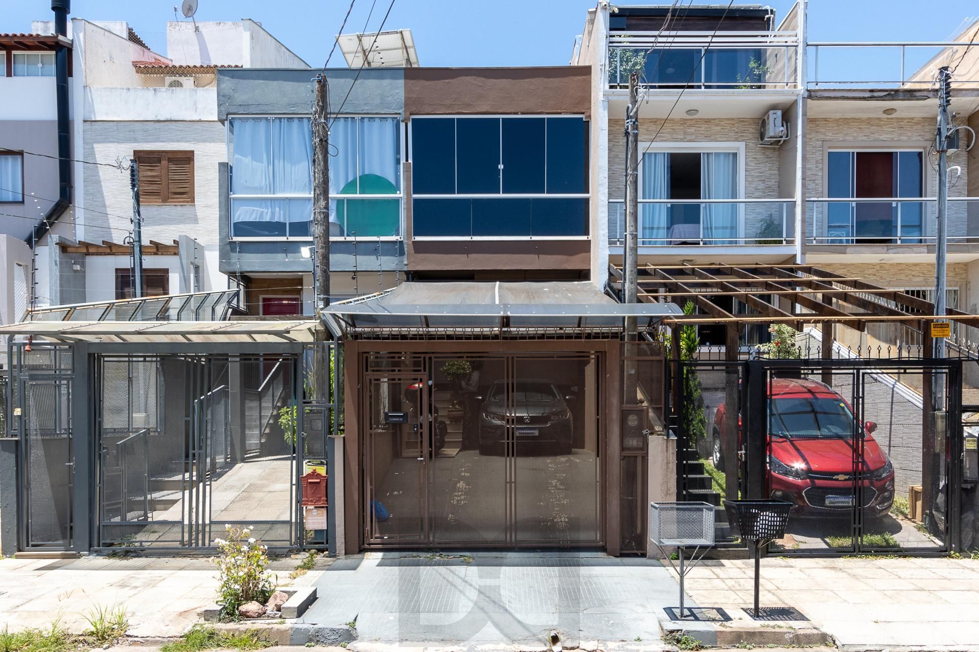 Sobrado com 2 suites e 2 vagas de garagem - Bairro Guarujá — foto 2