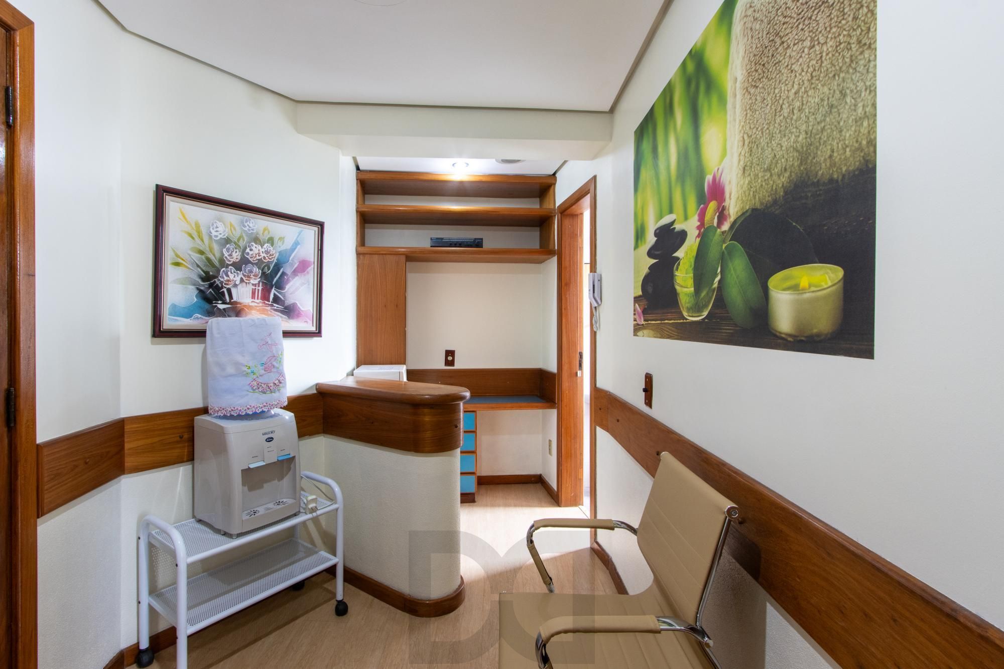 Sala comercial à venda no bairro Menino Deus – Edifício Comendador Luigi Gerace — foto 2
