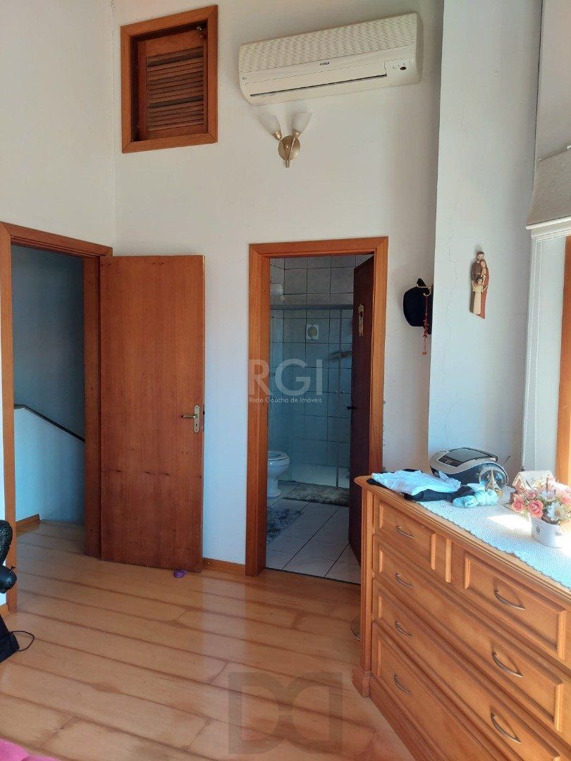 Casa para Venda - 156m², 3 dormitórios, sendo 1 suites, 2 vagas - Guarujá — foto 12