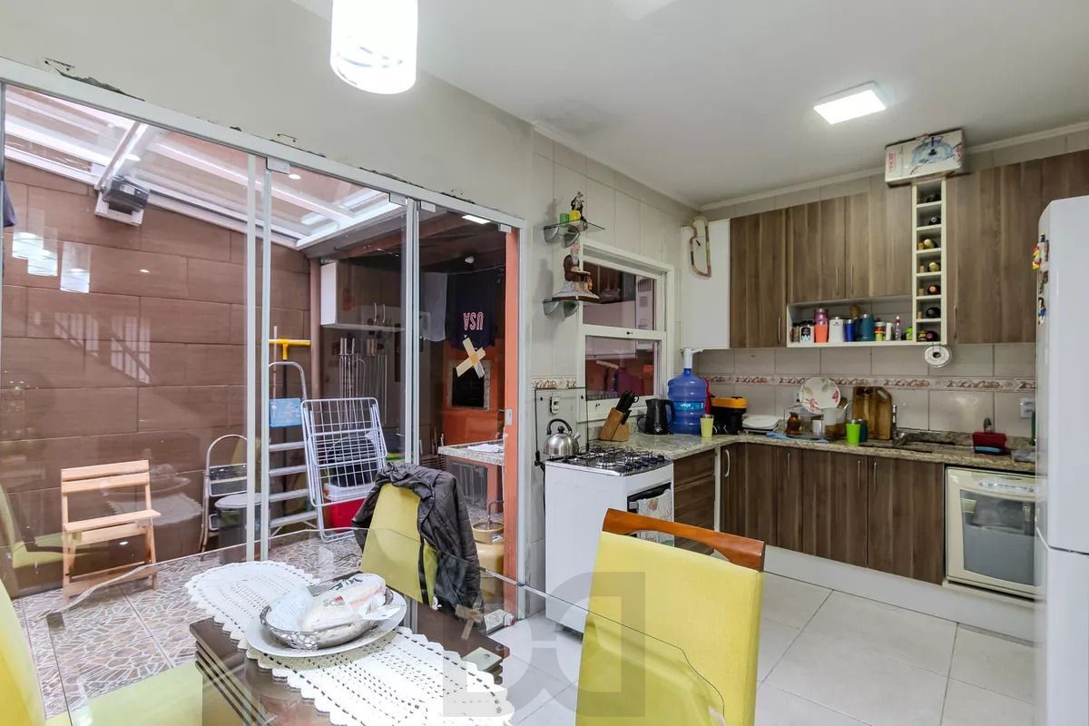 Casa de condomínio, 3 dormitórios, 1 suíte e 2 vagas cobertas no bairro Teresópolis. — foto 7