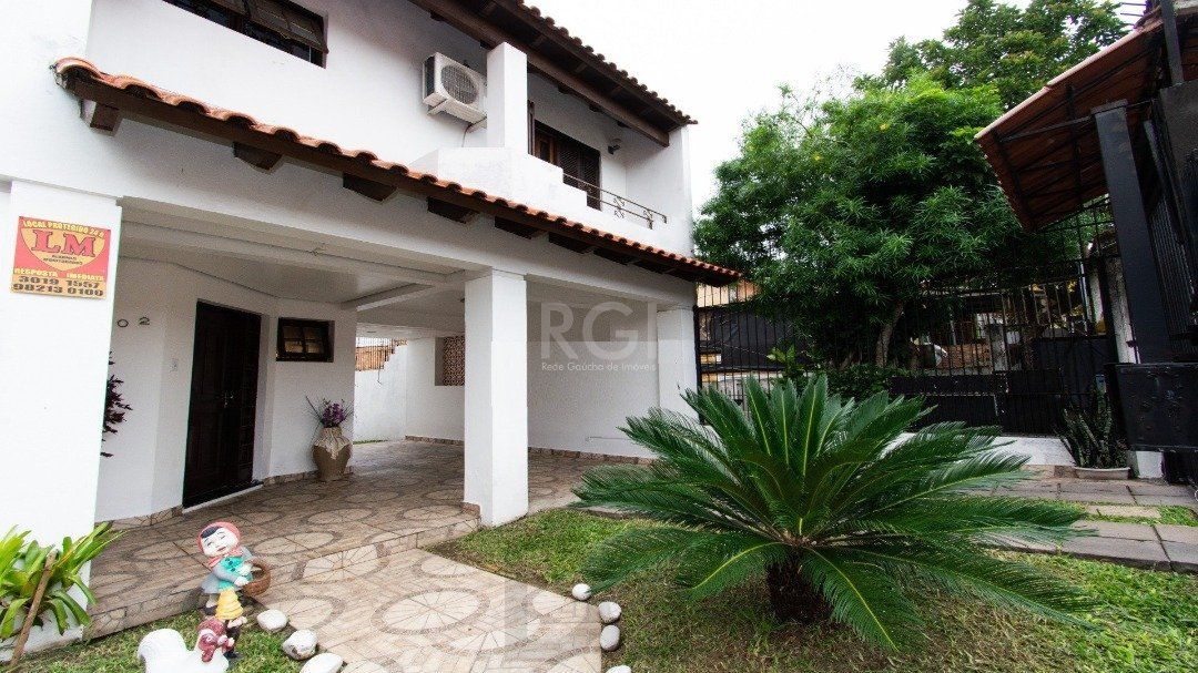 Casa para Venda - 238m², 3 dormitórios, sendo 1 suites, 3 vagas - Camaquã — foto 1