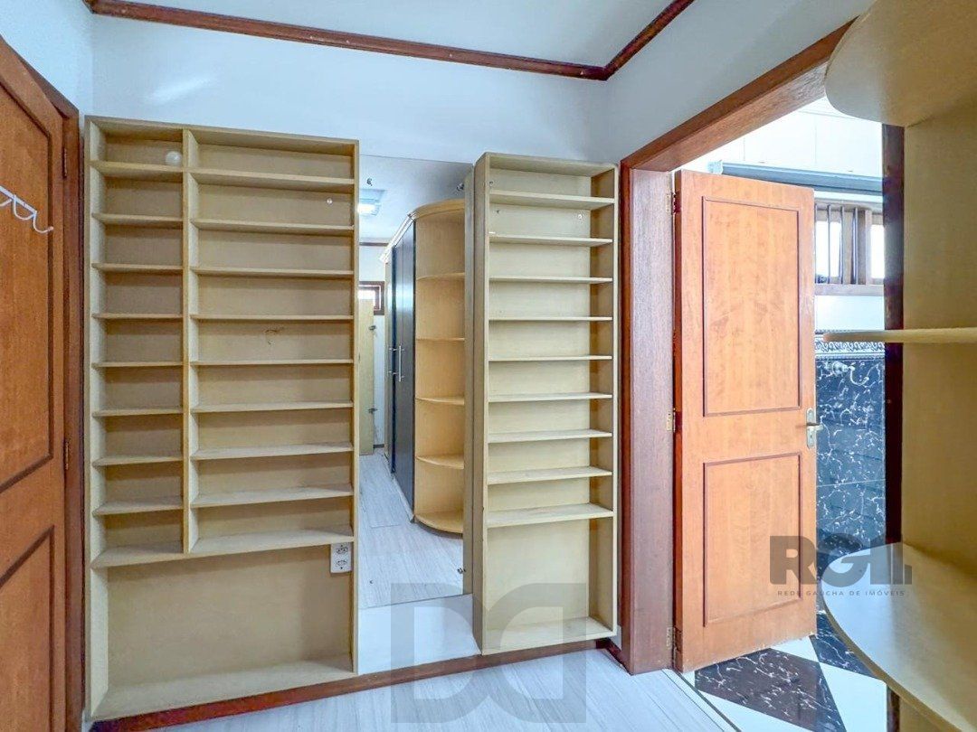 Com 4 suítes espaçosas, incluindo uma master com closet, — foto 55