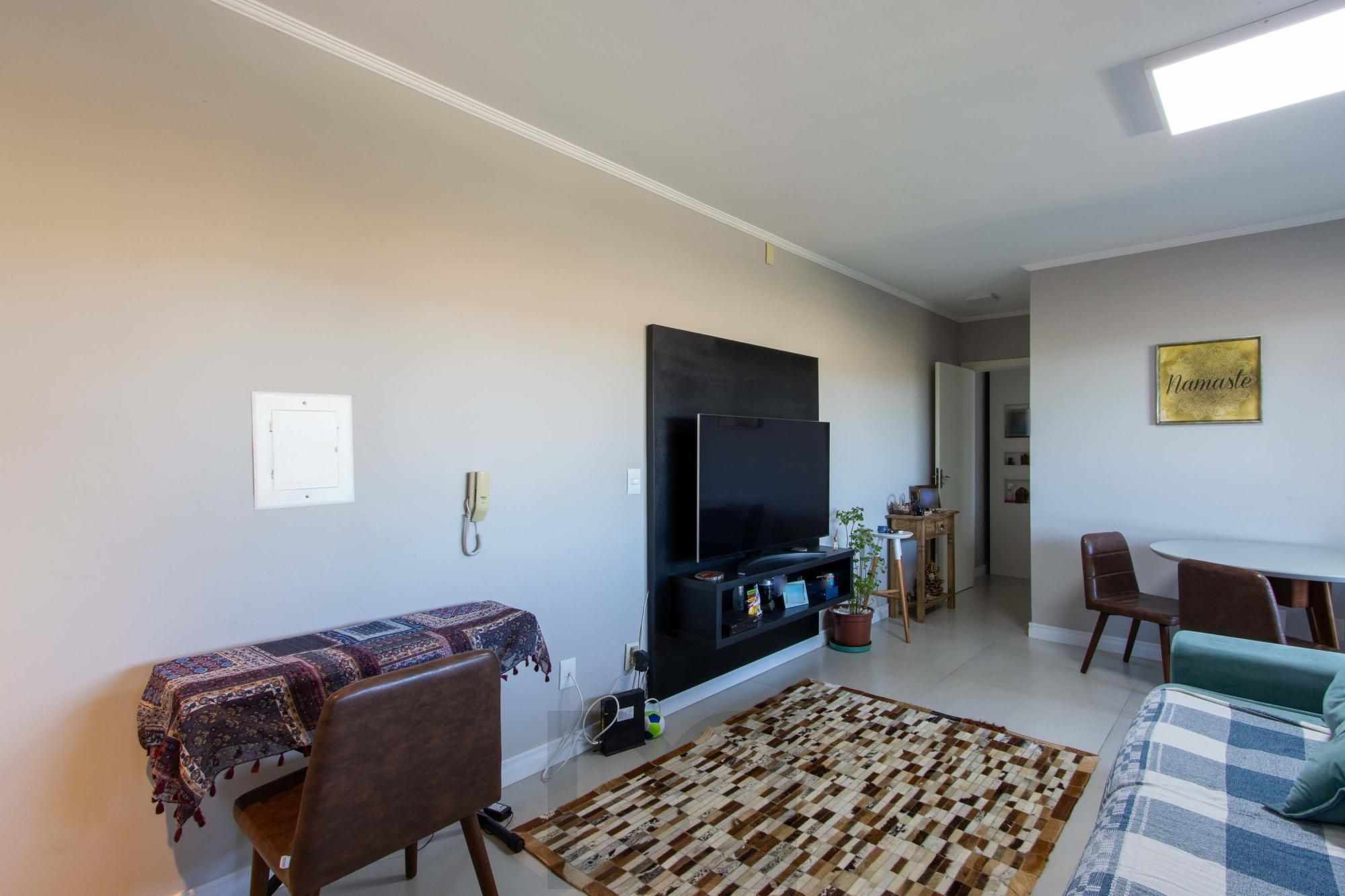 Apartamento 2 dorm, vaga de garagem escriturada e coberta - bairro Cristal — foto 4