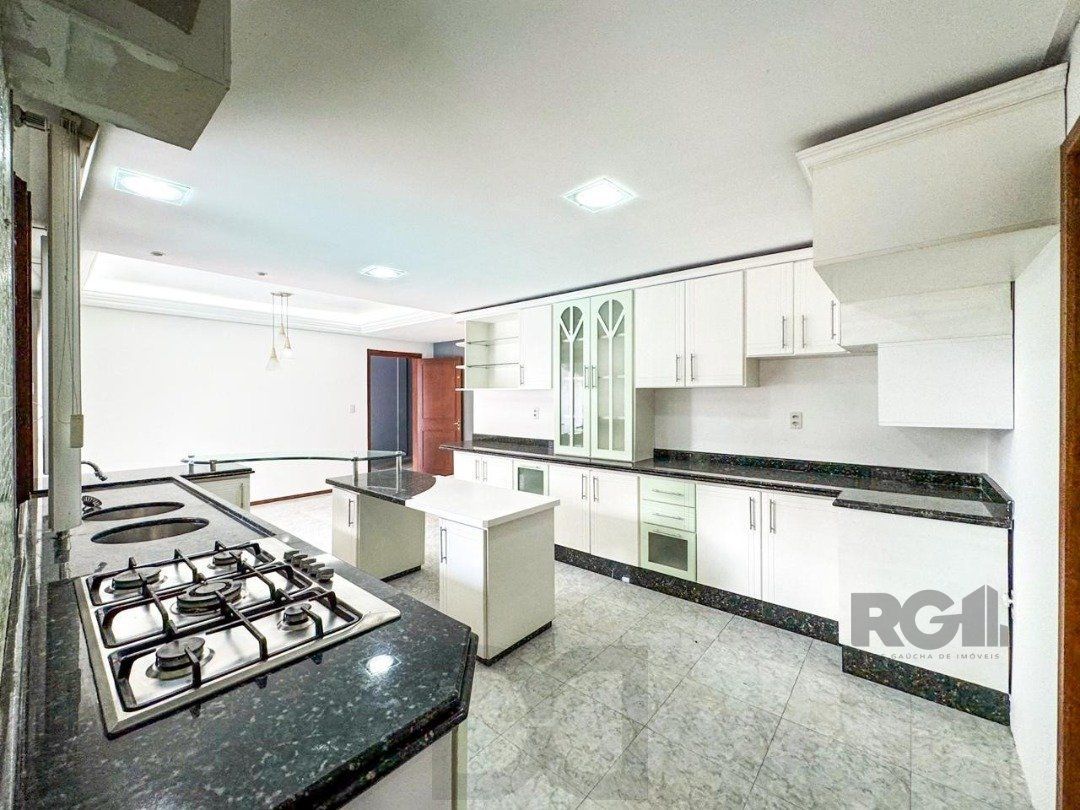 Com 4 suítes espaçosas, incluindo uma master com closet, — foto 23