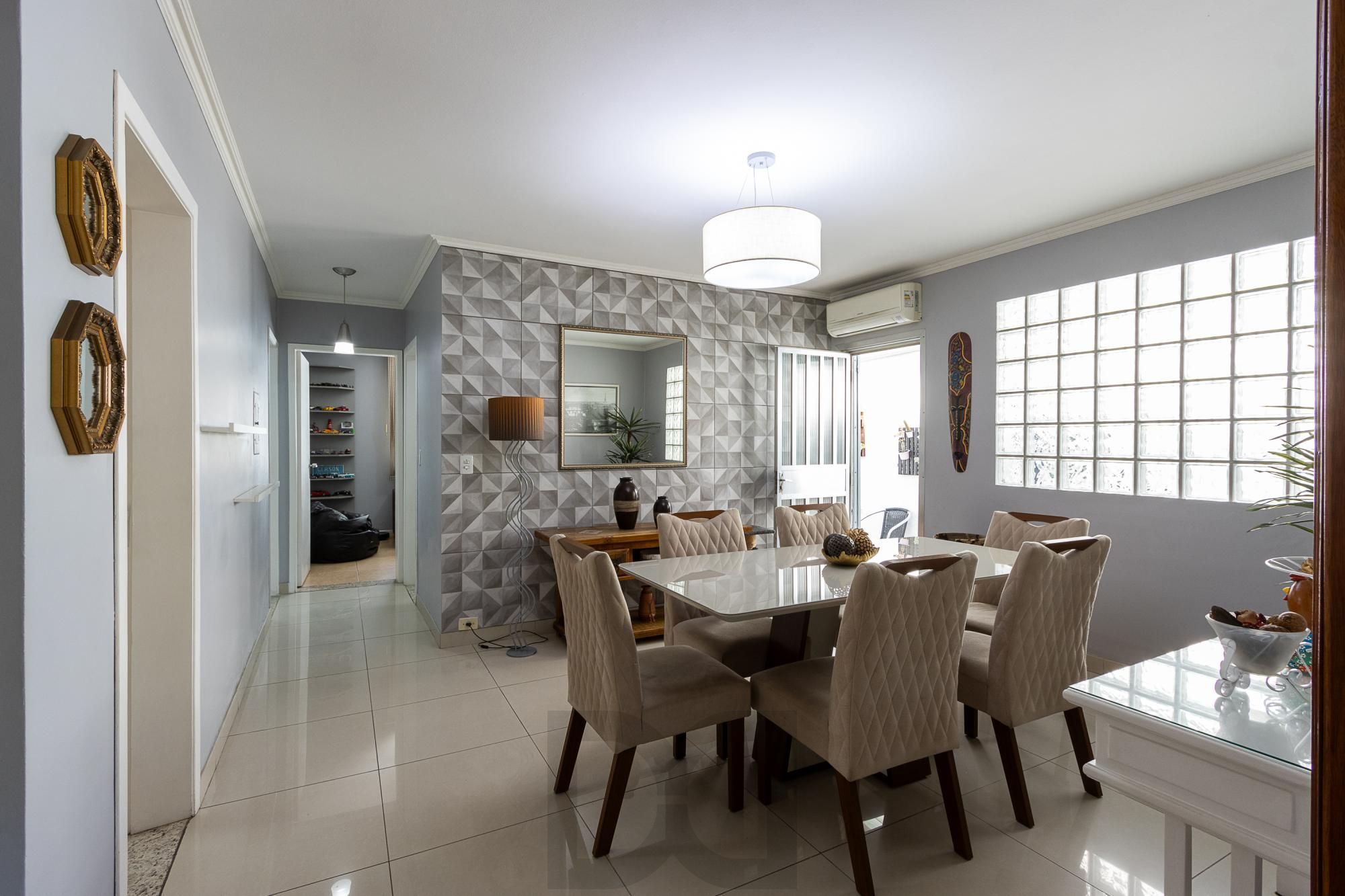 Casa de alvenaria, 4 dormitórios, 2 suítes, bairro Cristal. — foto 12