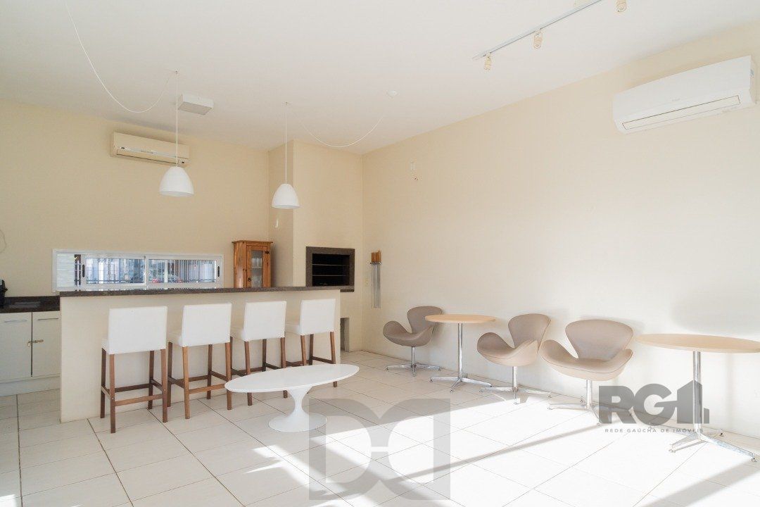 Casa de Condomínio com Arquitetura Exclusiva e Ambientes Sofisticados — foto 54