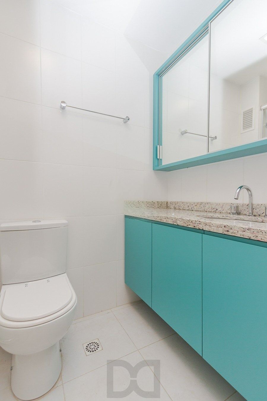Apartamento 2 dormitórios, 1 suíte, 2 vagas, Petrópolis, Porto Alegre. — foto 8