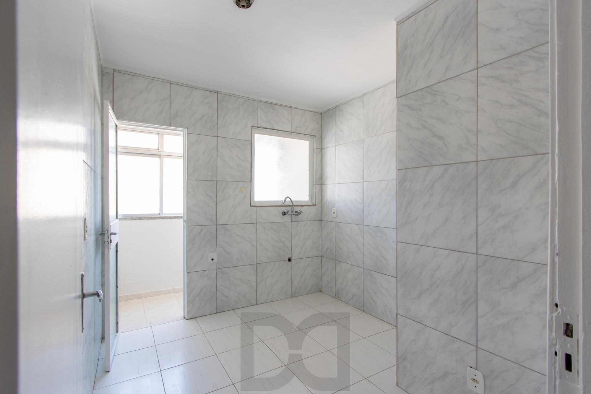 Apartamento de 02 dormitórios, banheiro social e lavabo. Vista panorâmica, cozinha ampla e área de serviço ampla. — foto 19
