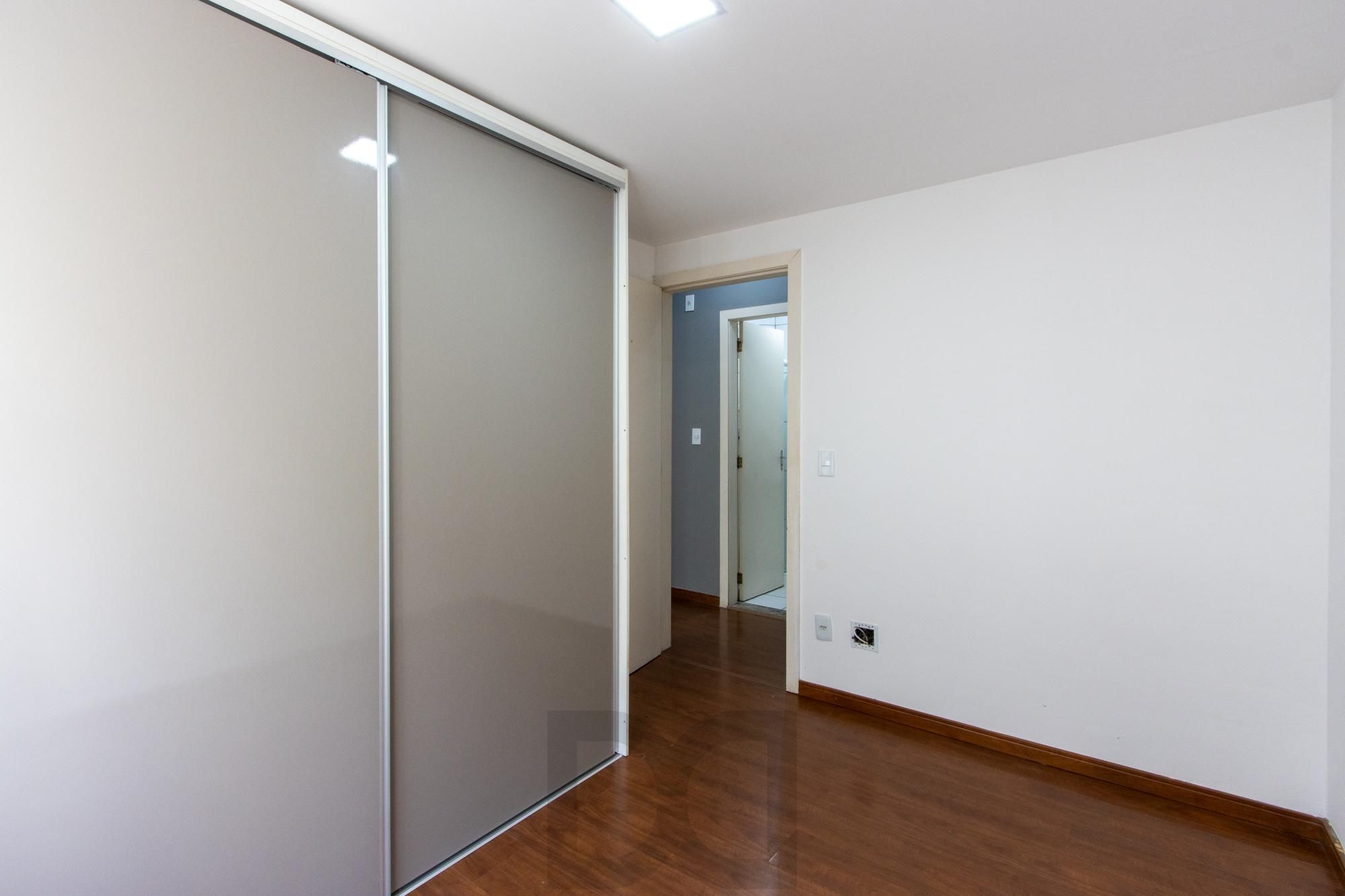 Apartamento de 3 dormitórios, 1 suíte e 1 vaga de garagem no bairro Pedra Redonda. — foto 23