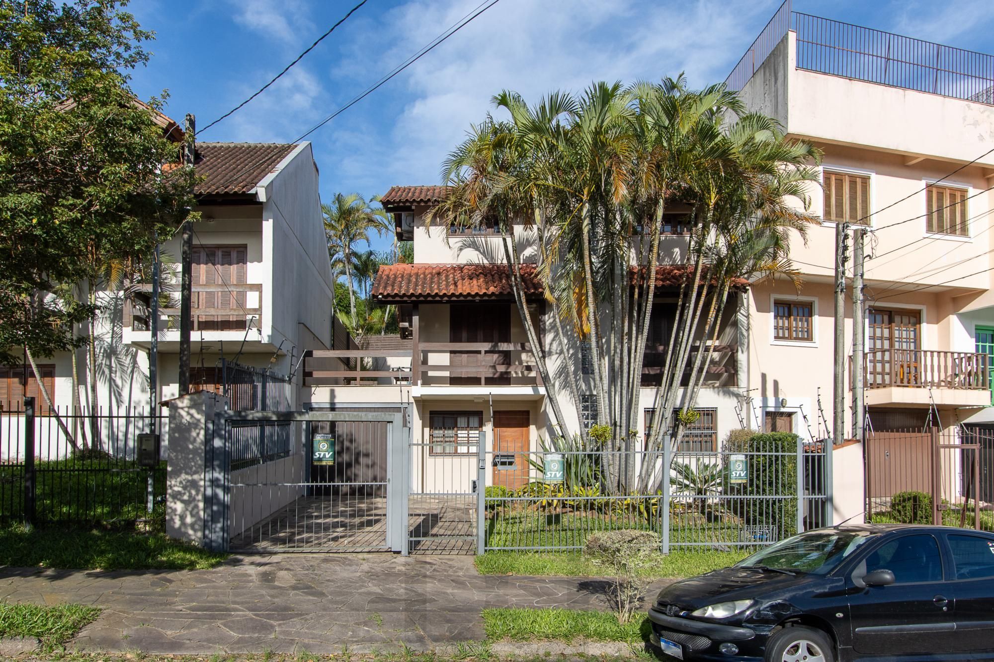 Excelente casa de 3 dormitórios, 1 suíte, pátio, piscina e vaga para 2 carros cobertas. — foto 1