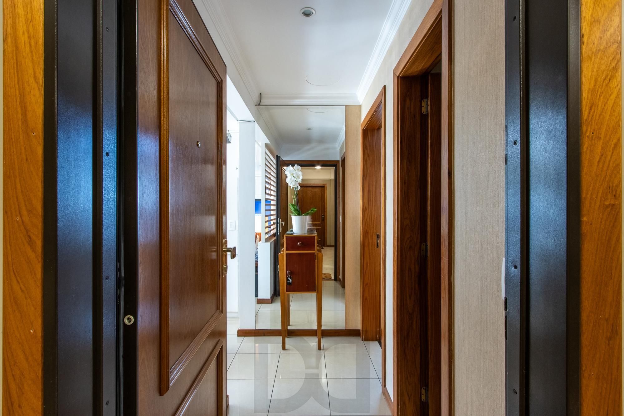 Apartamento 3 dormitórios no Mont Serrat — foto 1