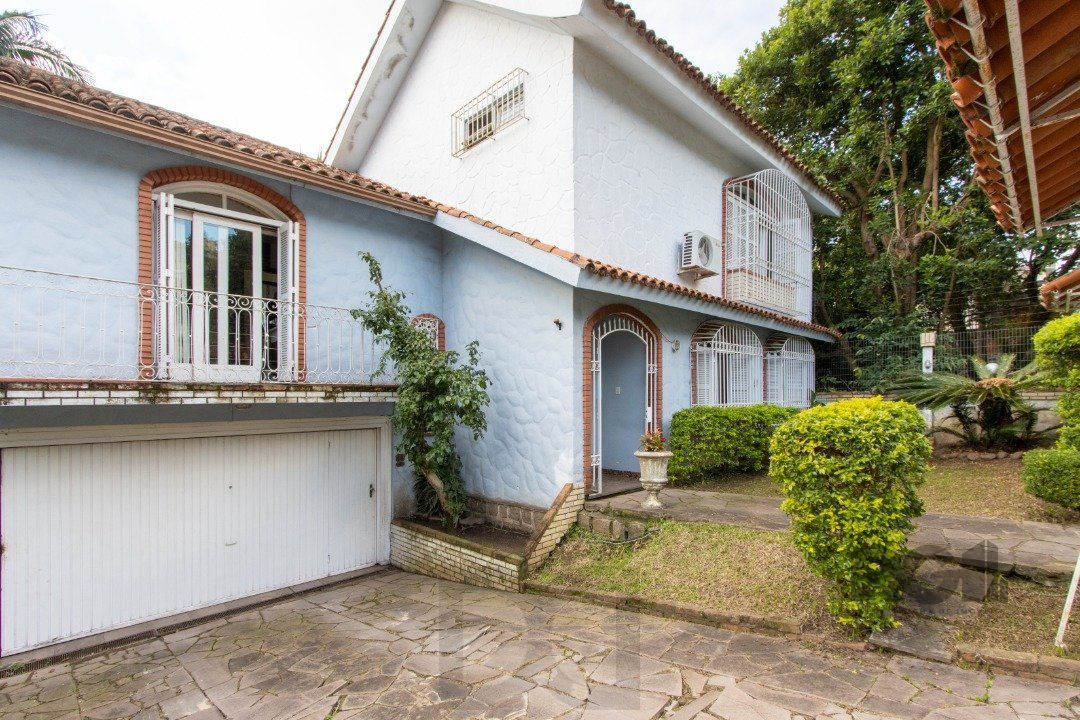 Casa no bairro Cristal, Possui 4 dormitórios, sendo 1suíte, closet e banheira de hidromassagem, com possibilidade de um podendo 1 dormitórios extra. — foto 3