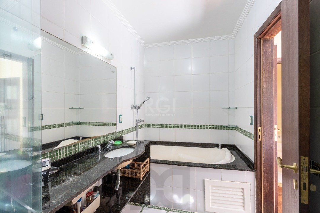 Casa para Venda - 308.25m², 3 dormitórios, sendo 1 suites, 5 vagas - Cristal — foto 24