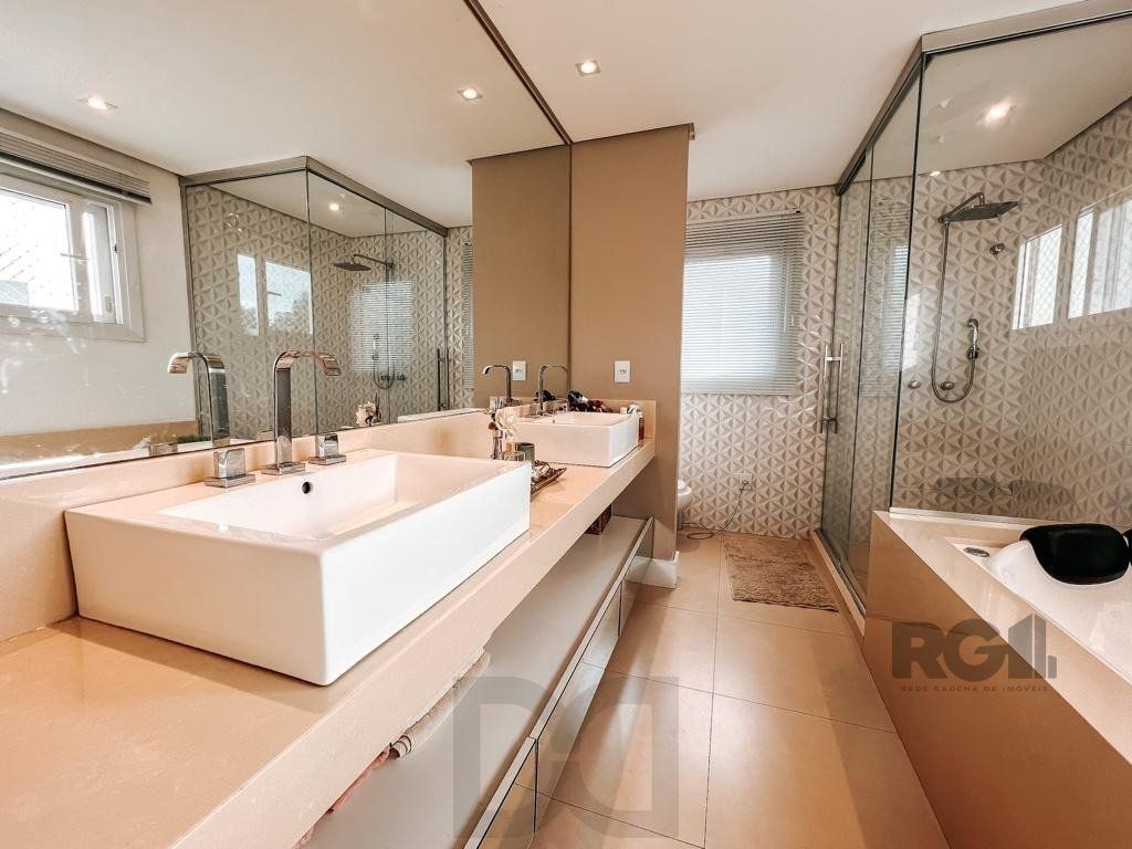 Excelente residência com aproximadamente 242m² privativos, — foto 35