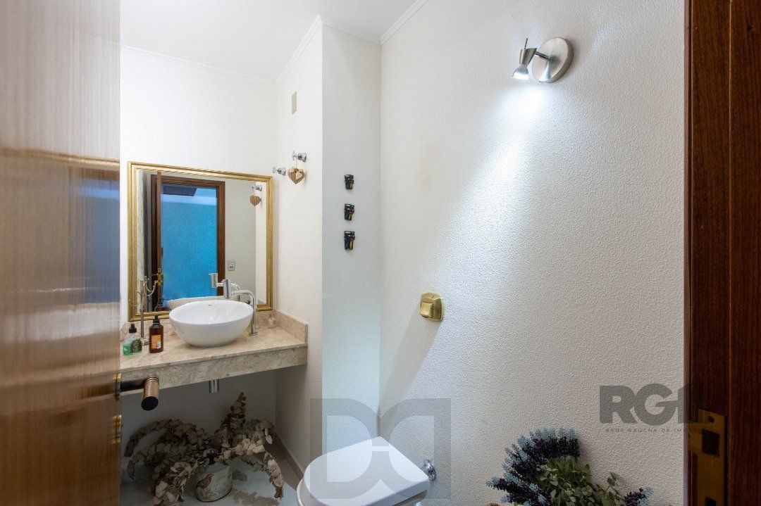 Sobrado com vista para Rio, 3 quartos, 2 suites, pátio, piscina, vaga para 4 carros - Bairro Vila Assunção — foto 35