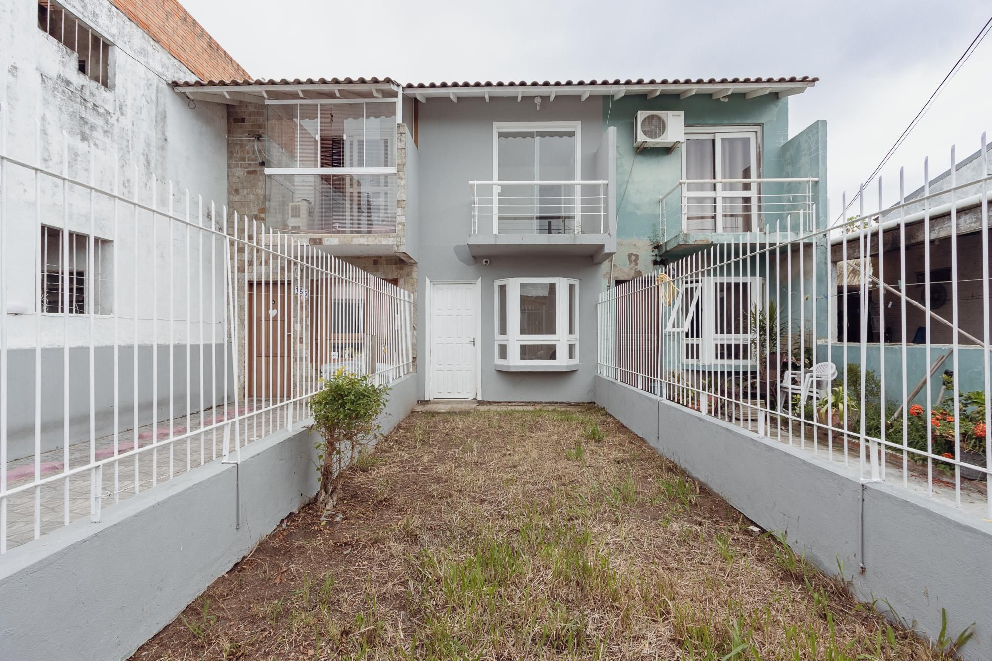 Casa (sobrado), 2 dormitórios, pátio - Bairro Hípica — foto 1