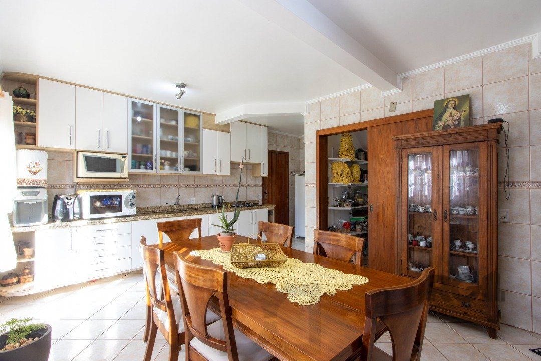 Casa de alvenaria, 3 quartos, 1 suíte, 4 banheiros e 5 vagas de garagem. — foto 16